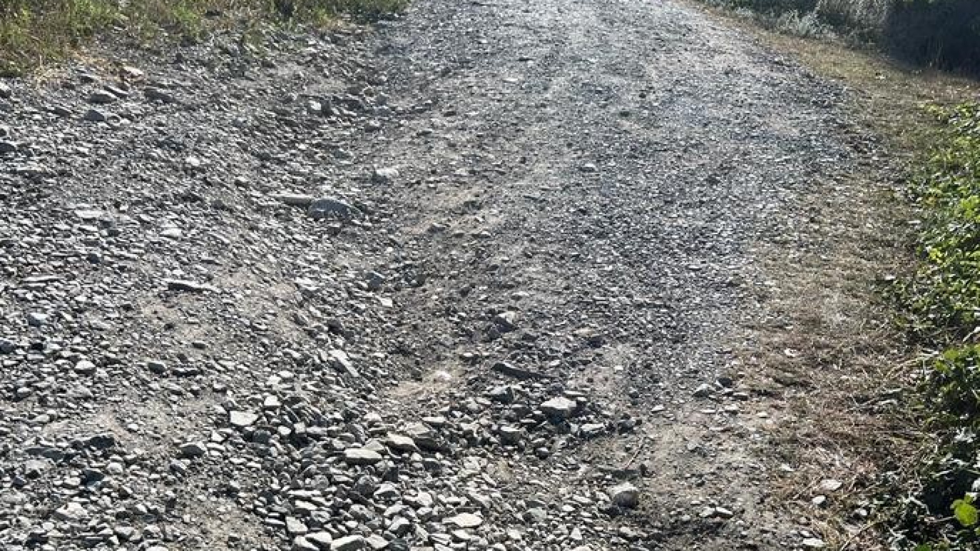 "Strada dissestata e pericolosa a Calenzano, il Comune deve intervenire"