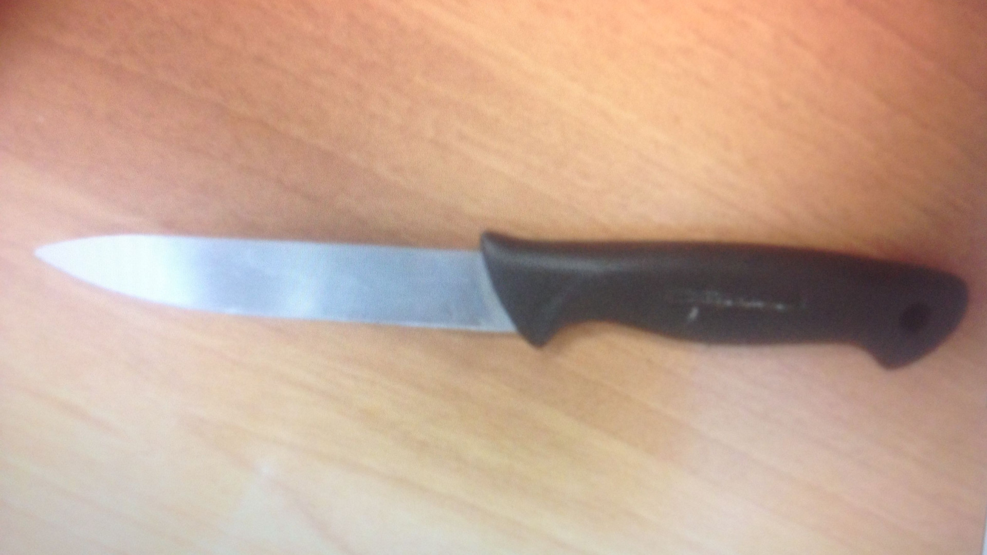 Ubriaco al pronto soccorso, minaccia medici e infermieri con un coltello