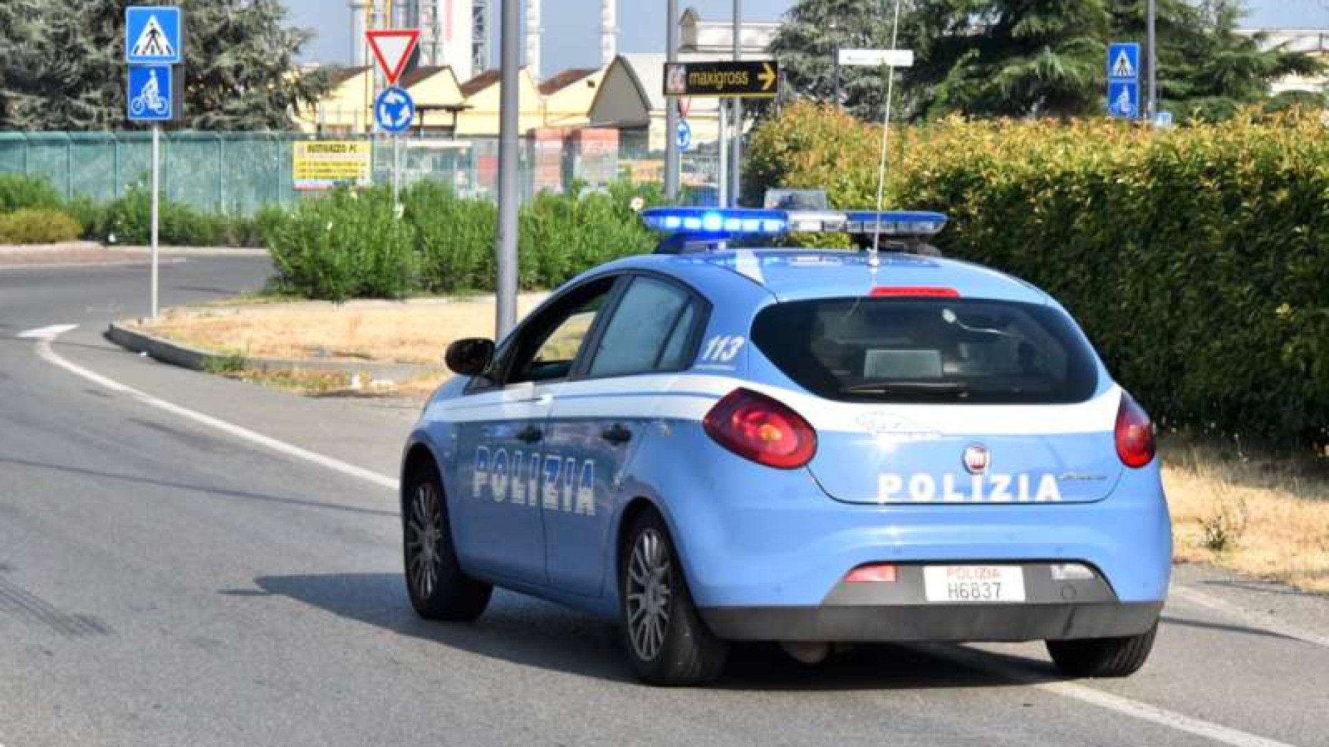 Parcheggia il camion e va a pranzo. Camionista ungherese derubato