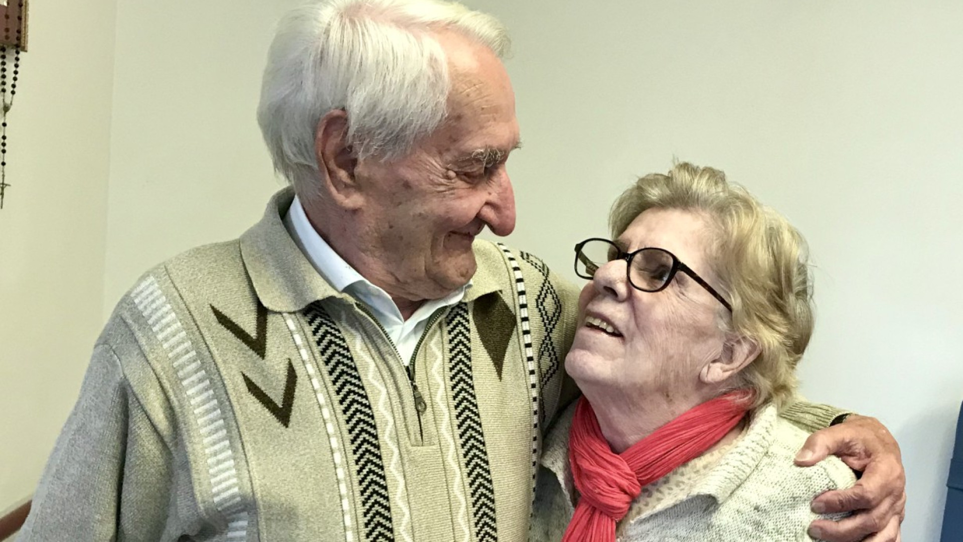 L'amore non ha età, scocca la scintilla tra ultra ottantenni alla casa di riposo