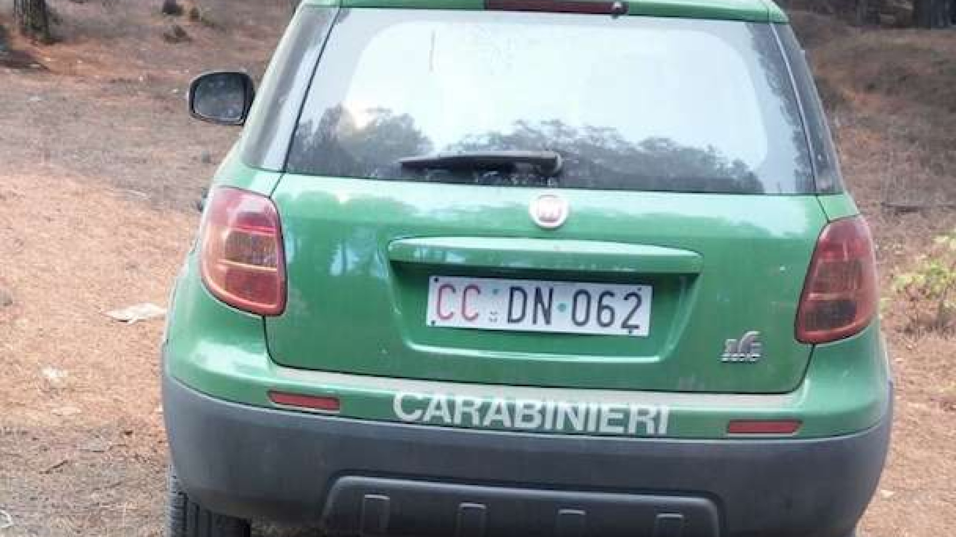 Distrugge il fuoristrada e non raccoglie i pezzi: maxi multa a un automobilista