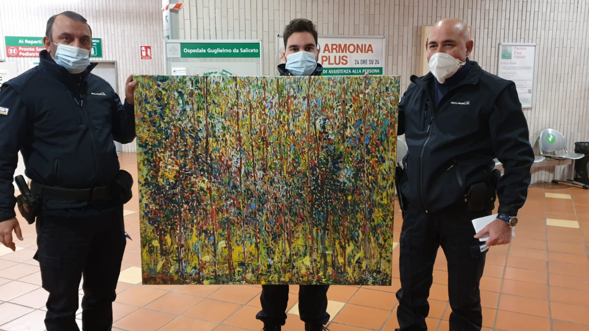 Oggetti abbandonati sul sagrato di Santa Maria di Campagna, ipotesi furto