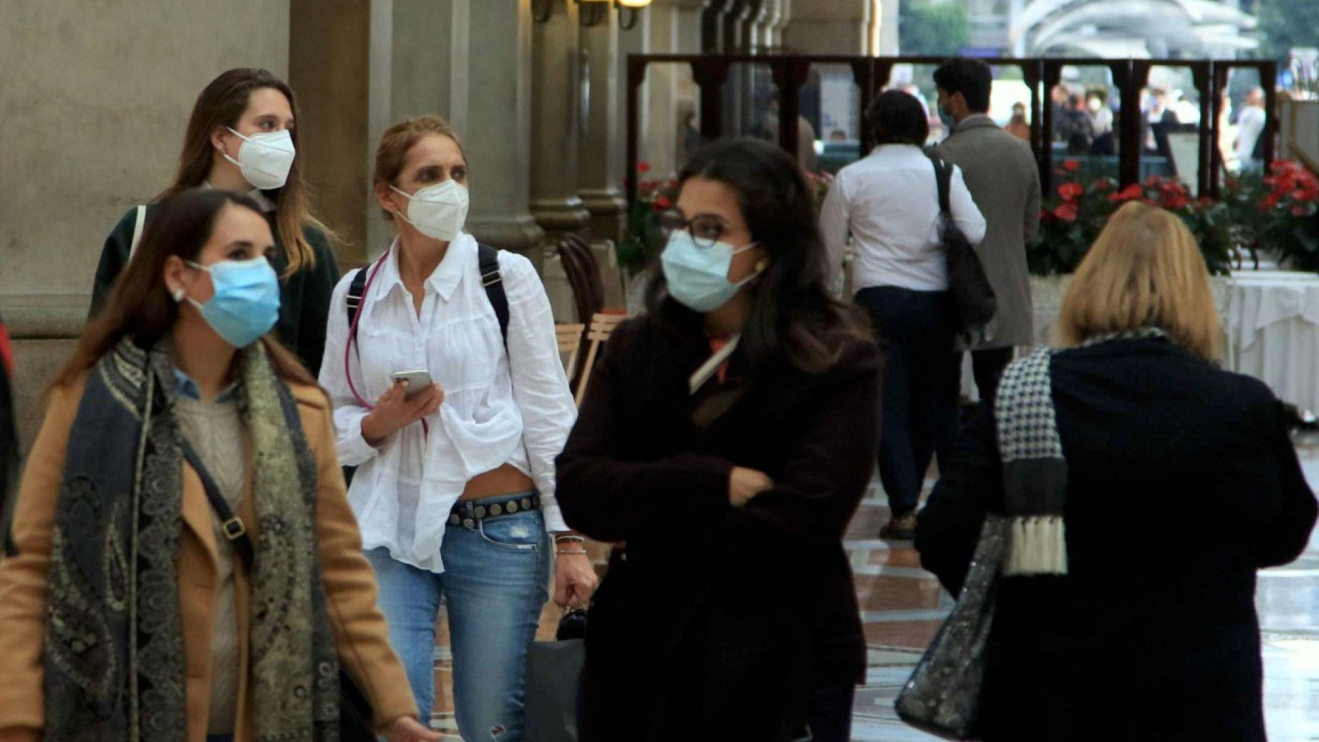 Contagi Covid: a Piacenza da domani scatta l'obbligo mascherina all'aperto