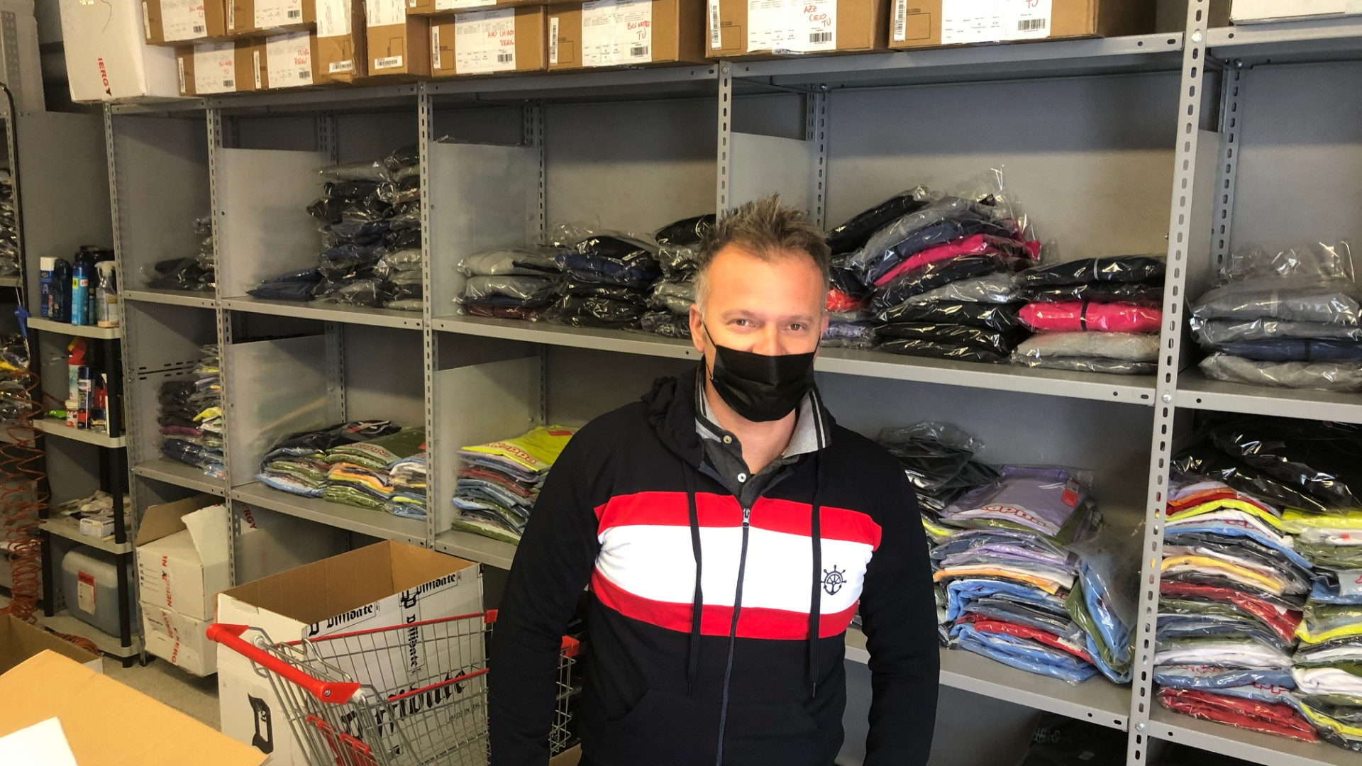 Mercati fermi, gli ambulanti: "Magazzini pieni di merce primaverile invenduta"