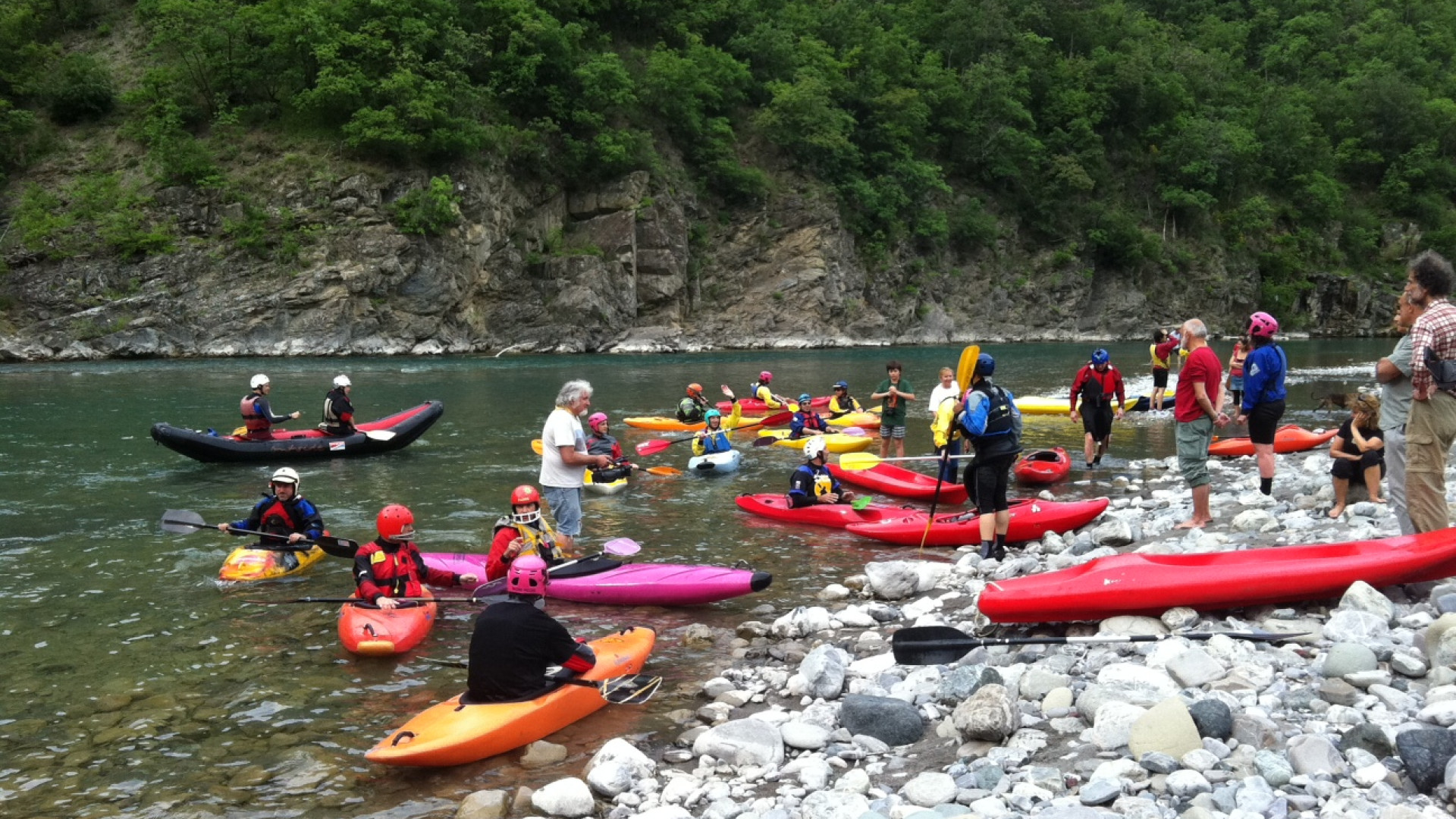 Canoe in Trebbia per una vallata più verde. "Vinta la battaglia dell'idroelettrico"