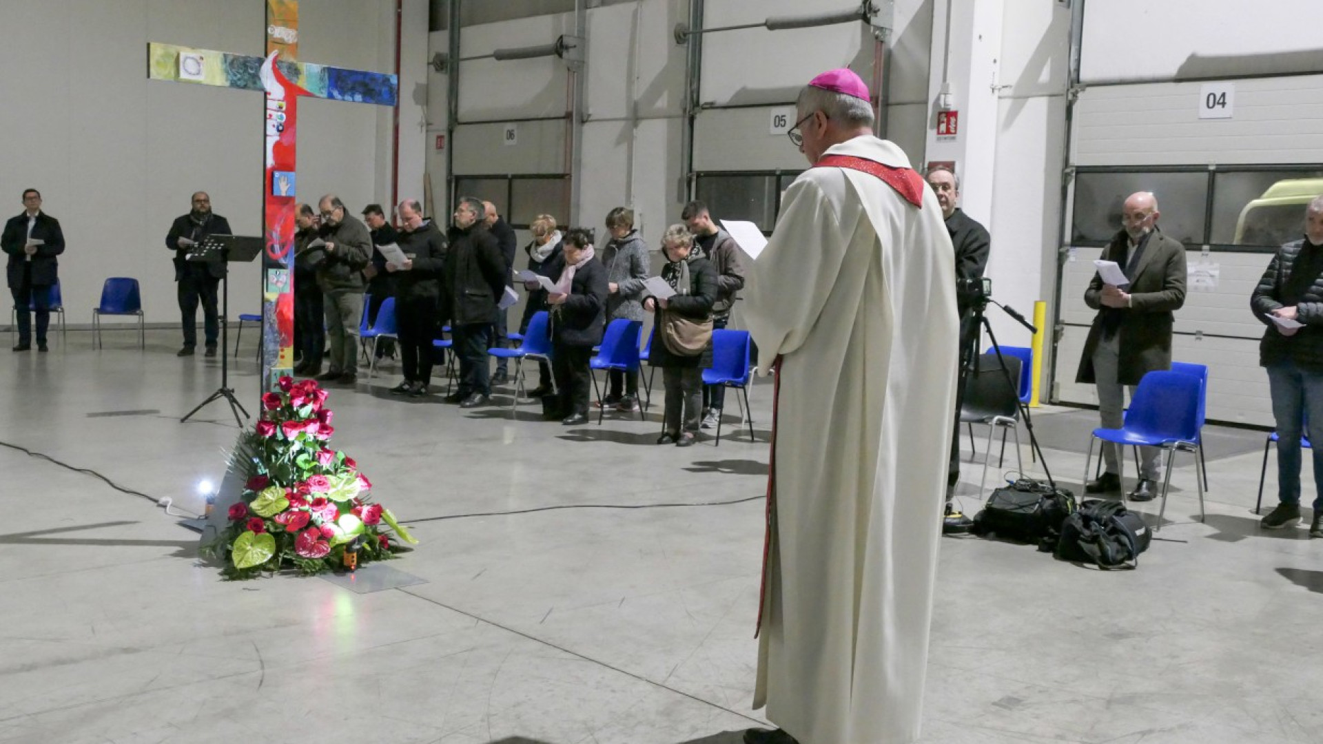 Stazione quaresimale alla logistica di Castello. Il vescovo: "Senso di umanità"