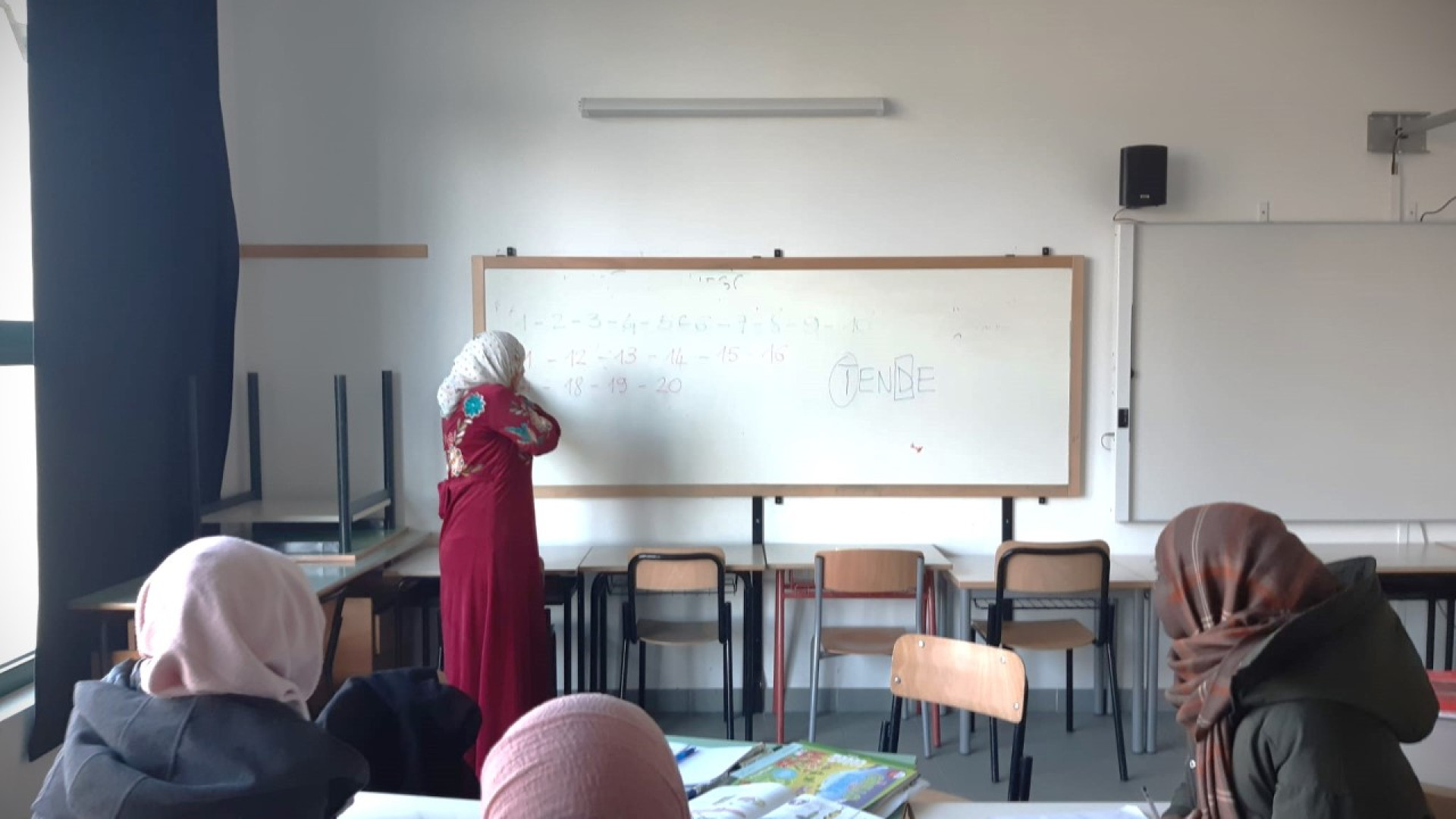 A Gossolengo mamme e figli vanno nella stessa scuola per imparare l'italiano