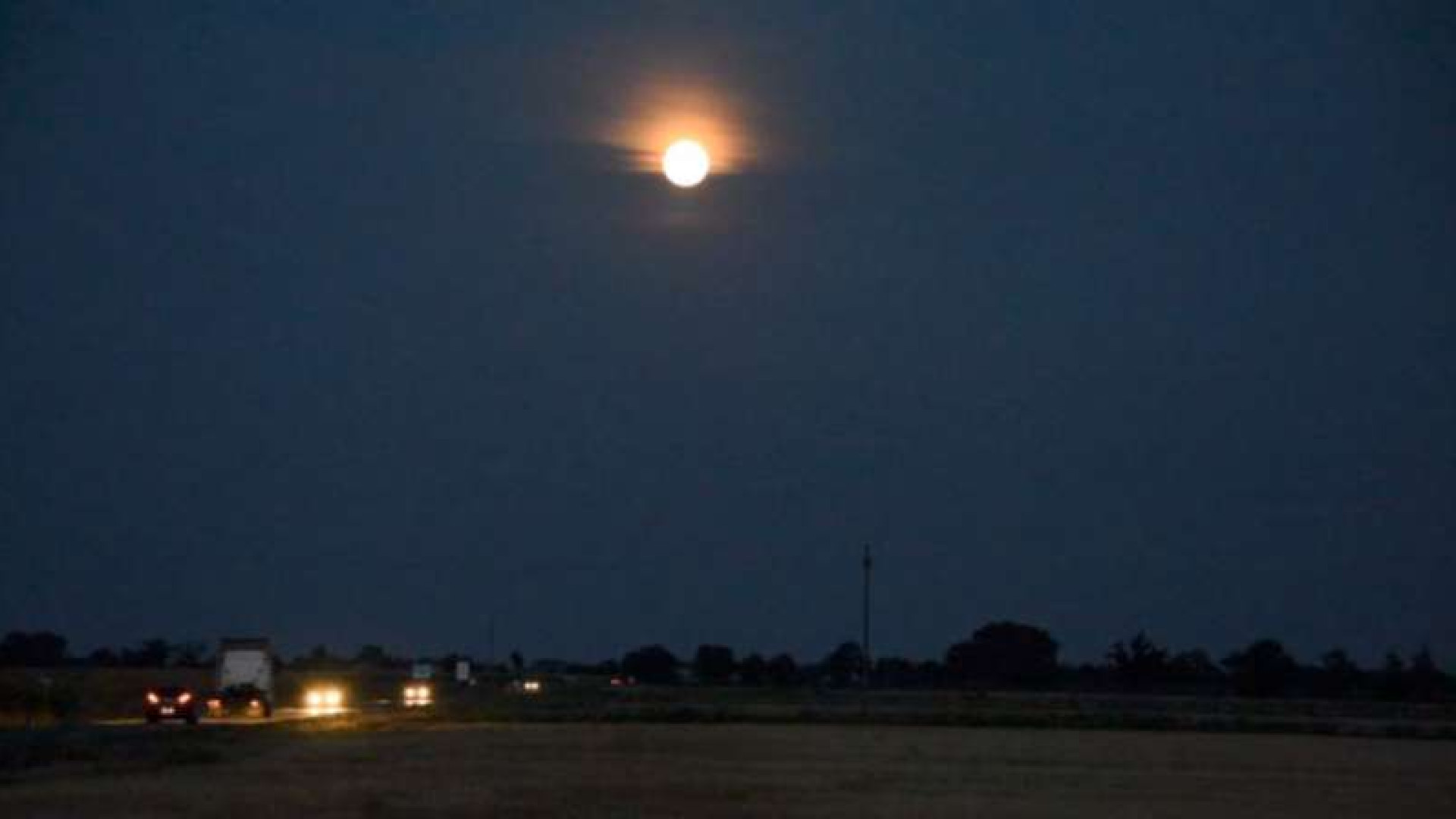 Luna blu, secondo plenilunio in un mese. Stelle cadenti, il 12 la serata clou