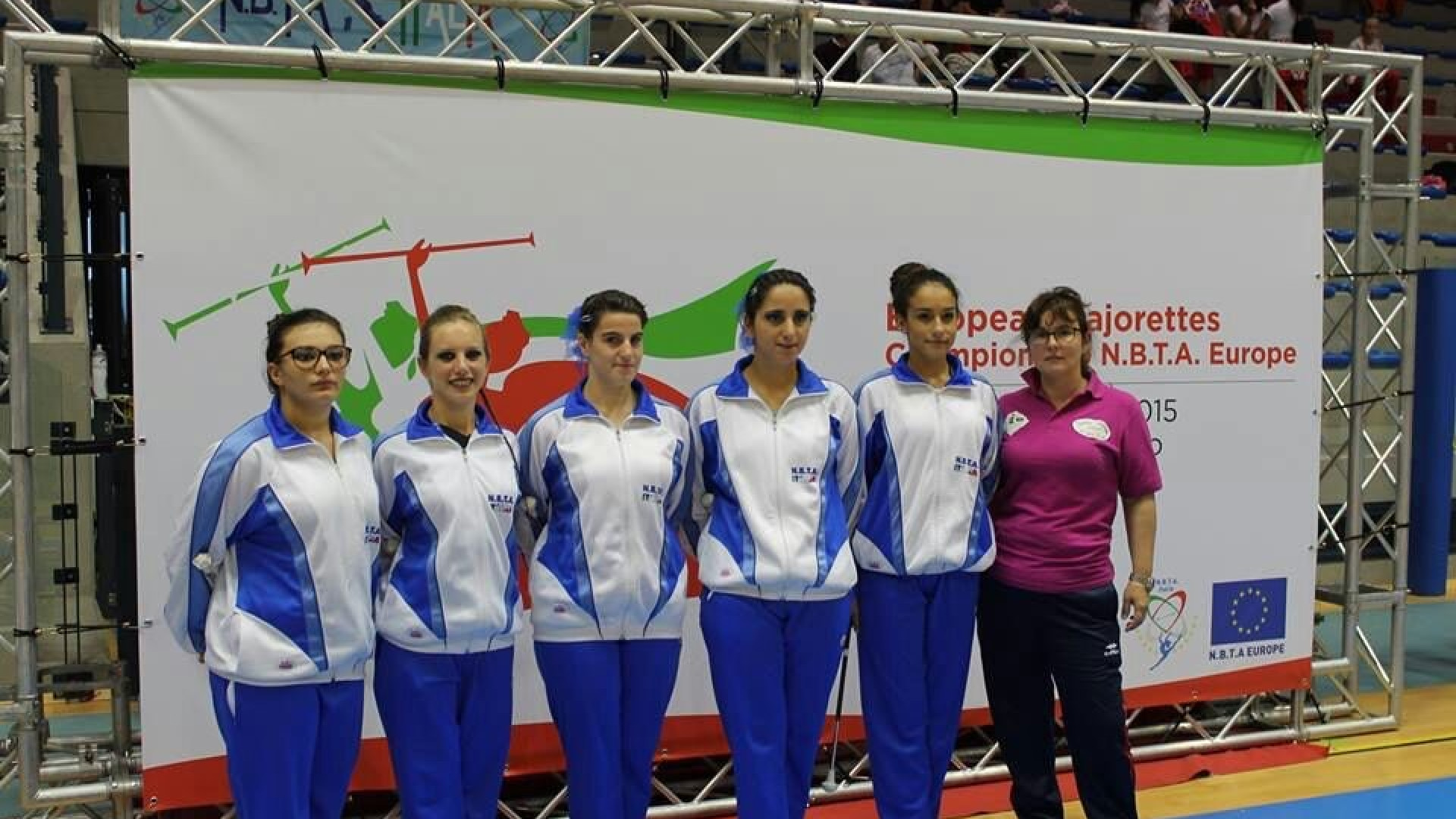 Maestra di twirling sceglie di fare lezione (gratis) nella scuola di Ottone