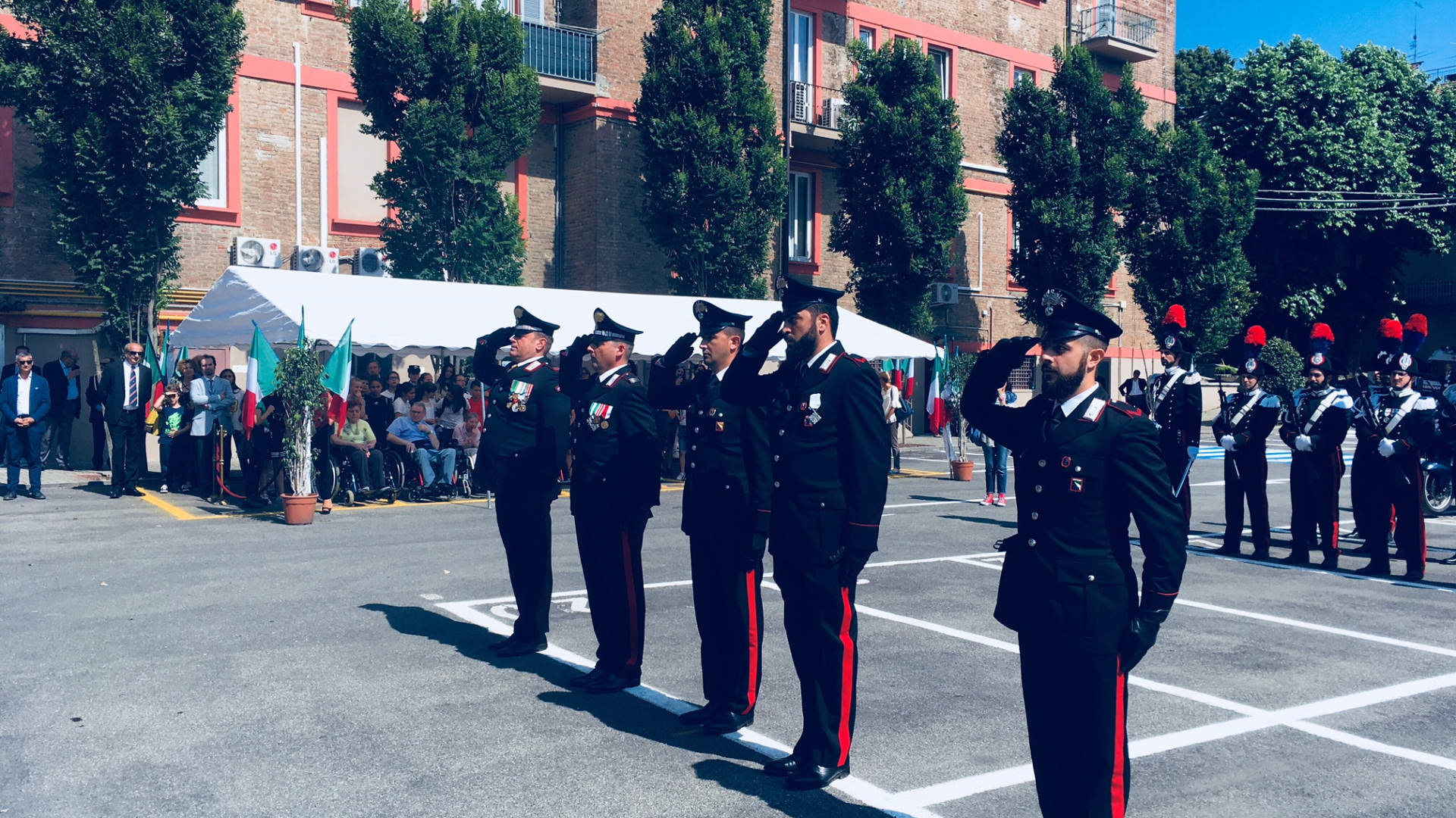 Arma in festa per i 204 anni dalla fondazione, premiati 33 militari: in 12 mesi 368 arresti. FOTO
