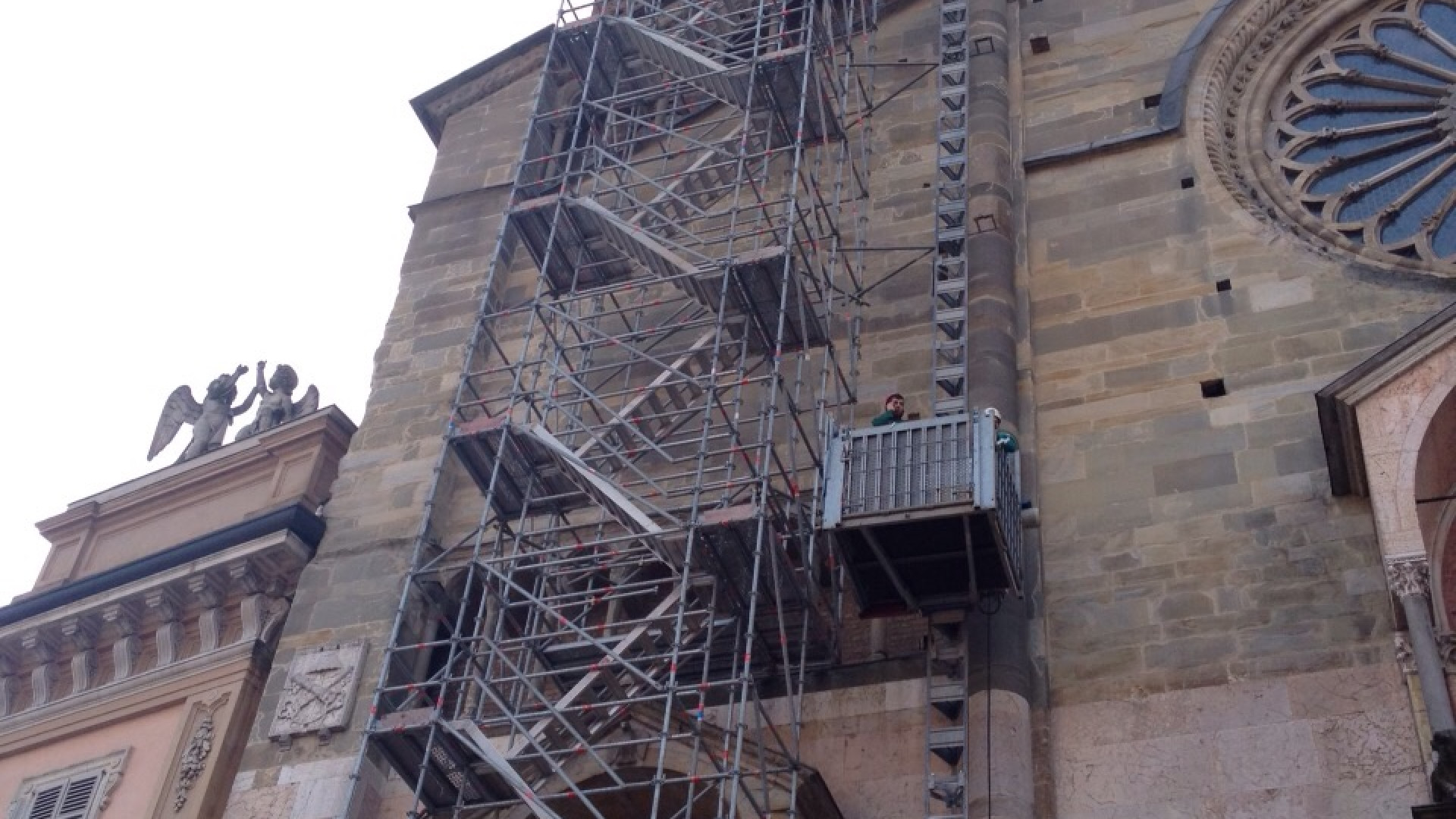 Duomo: quasi pronto l'ascensore di cantiere. A Pasqua benedizione dall'alto
