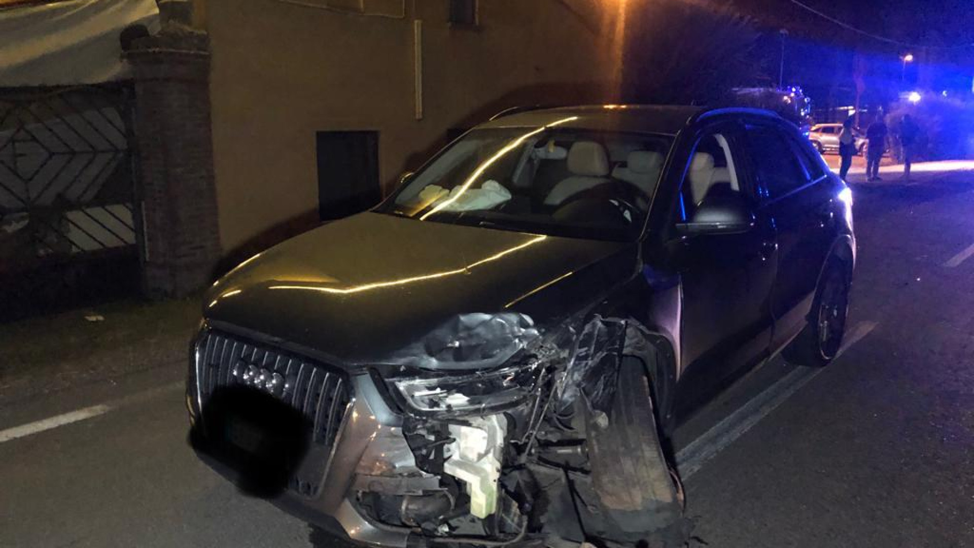 Schianto frontale tra due auto a Roveleto Landi, due feriti gravi