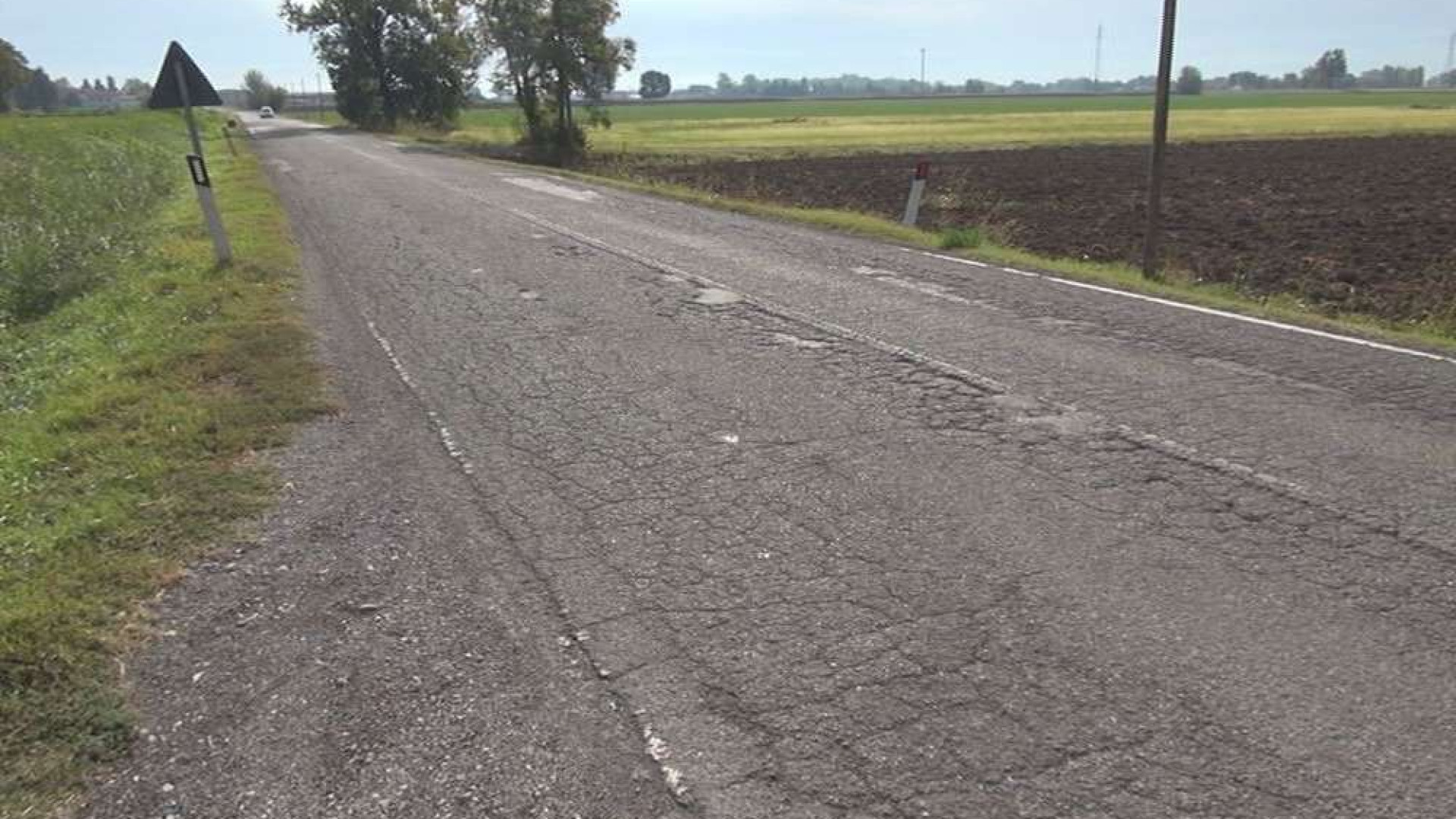 Strada per San Pietro in Cerro a pezzi.La Provincia: "Mancano i fondi"