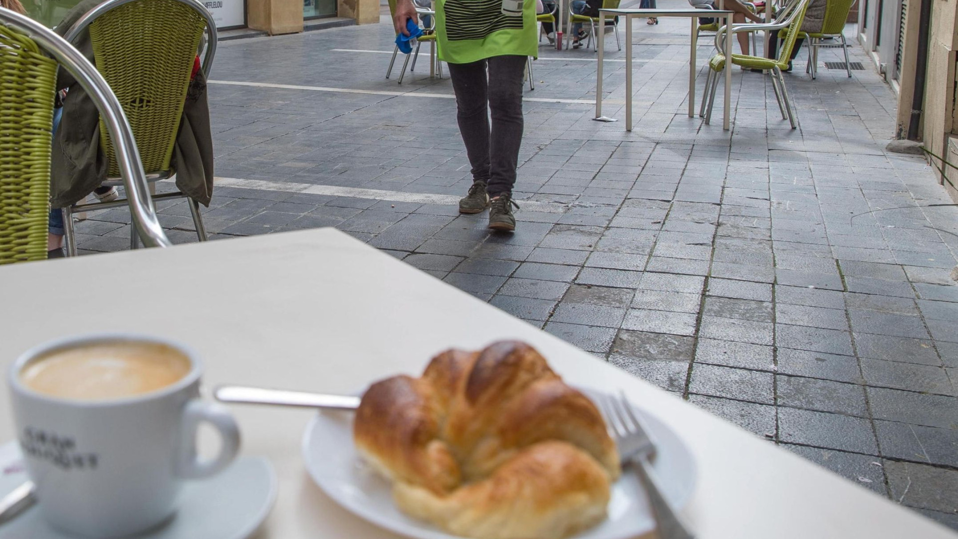 Bonaccini: "Con bar e negozi sicuri ed epidemia in calo da lunedì 18 si potrà riaprire"