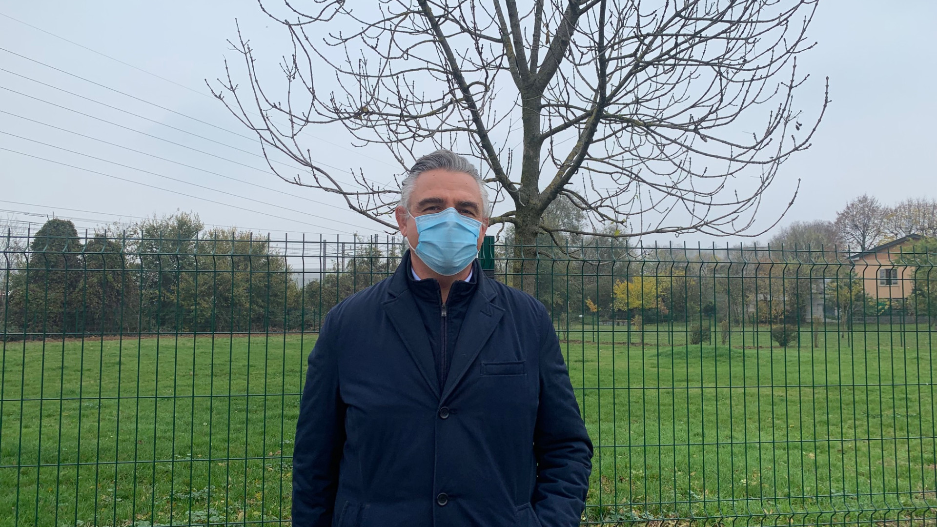 Nuove recinzioni, panchine e fiori: in corso il restyling delle aree verdi