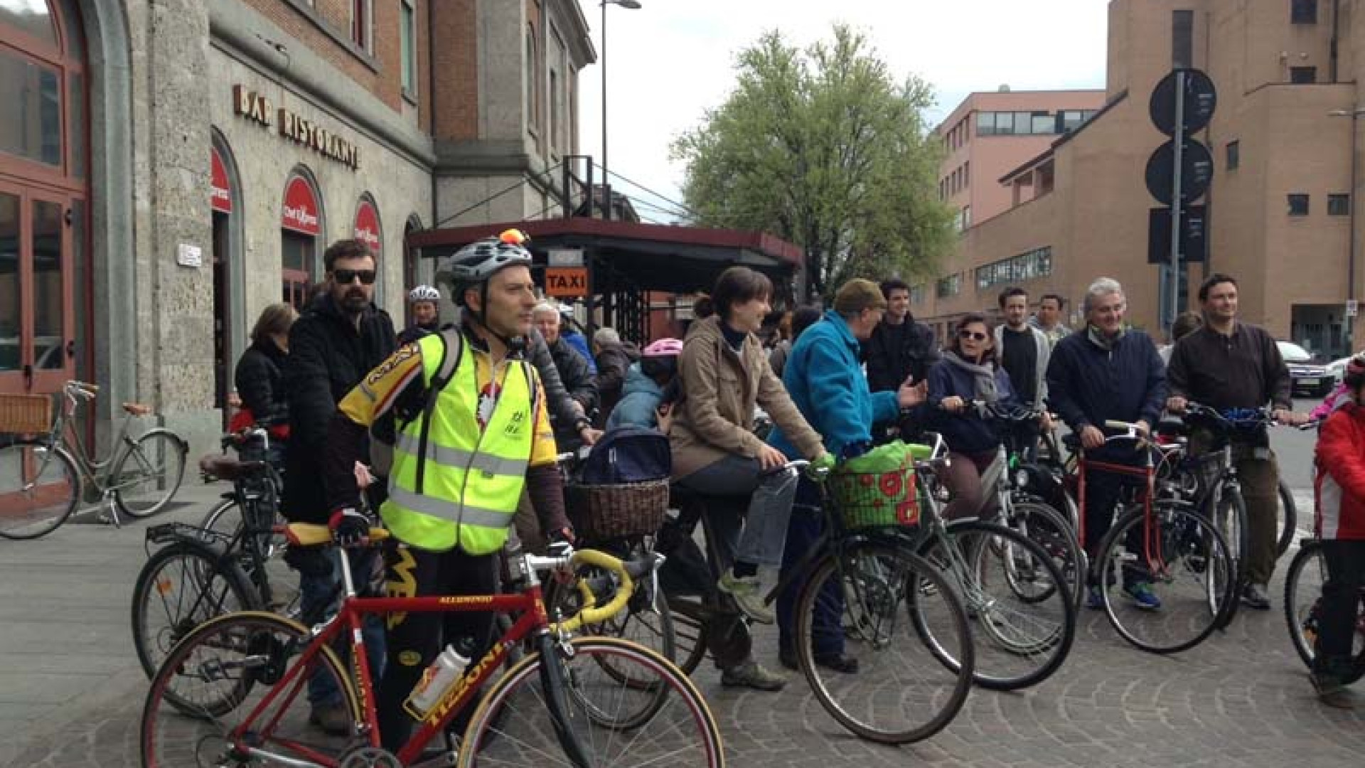 Piacenza-Cremona: 50 cittadini in sella alla bici per riaprire la linea ferroviaria