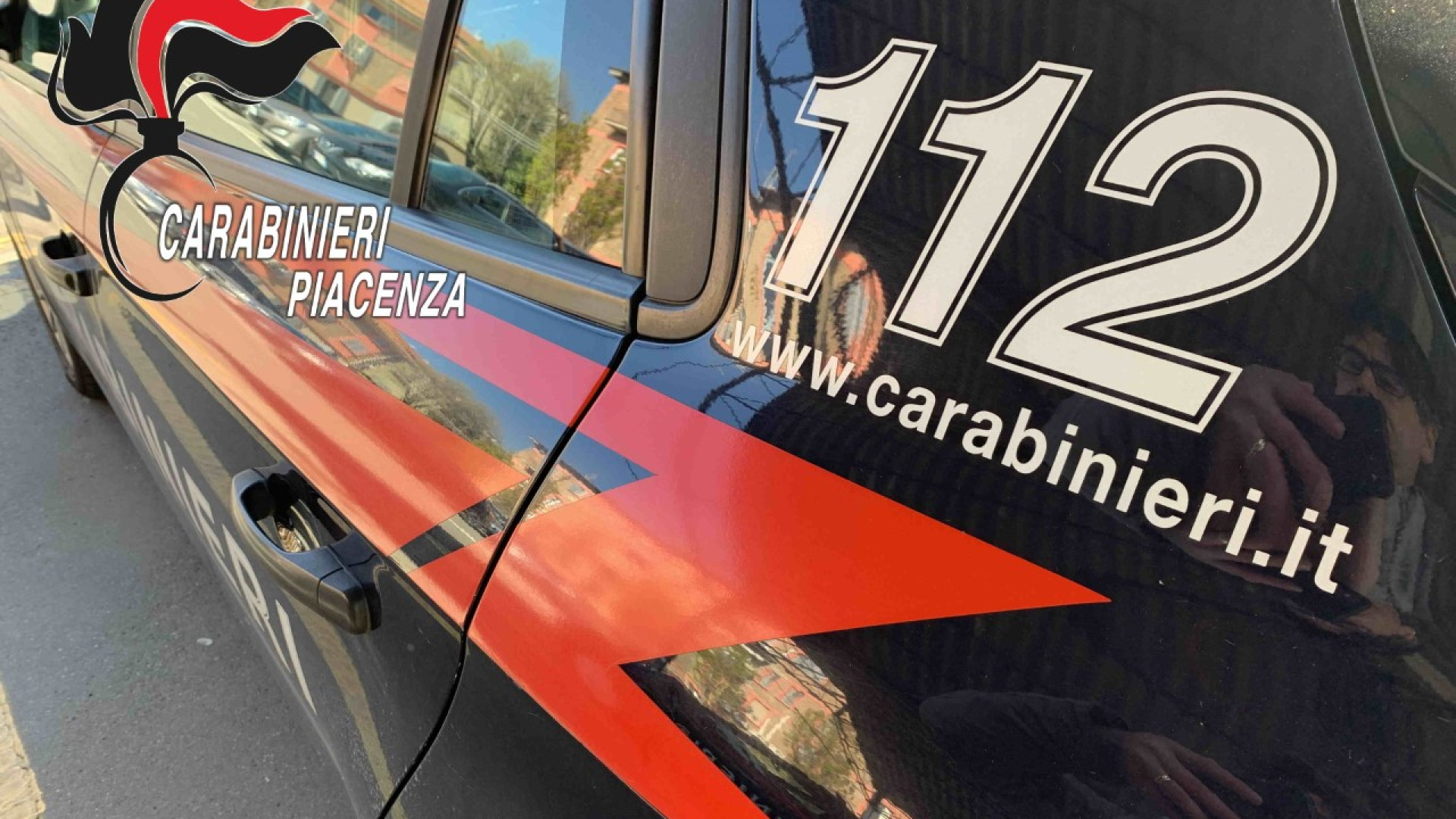 Provano a rivendere una bici rubata ma il negoziante la riconosce