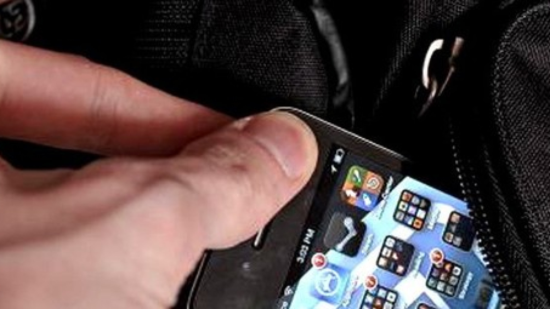 Furto di un cellulare in una scuola cittadina, denunciato uno studente