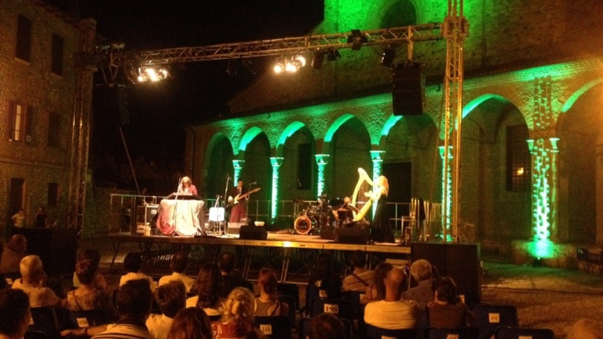 Bobbio: pienone in piazza per la nuova edizione di "Irlanda in musica"