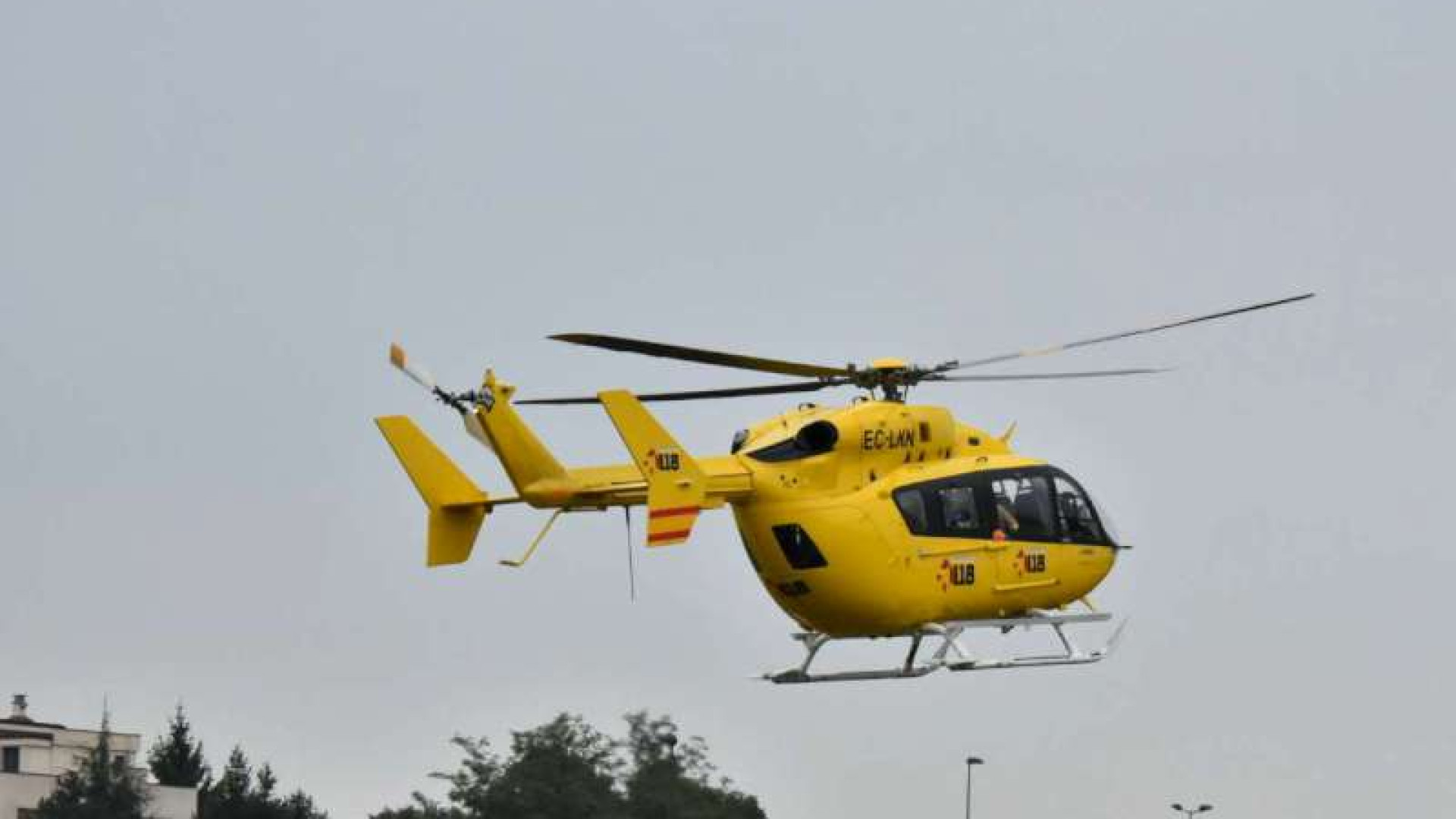 Operaio precipita da cinque metri di altezza, trasportato a Parma in condizioni gravissime