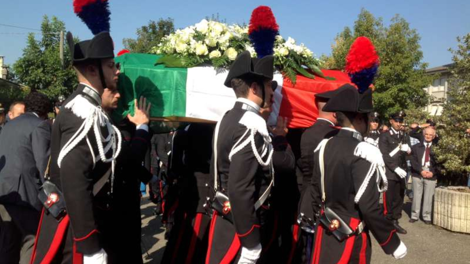 Funerali Di Pietra. Il Ministro: "Difficile rinunciare a questi eroi"