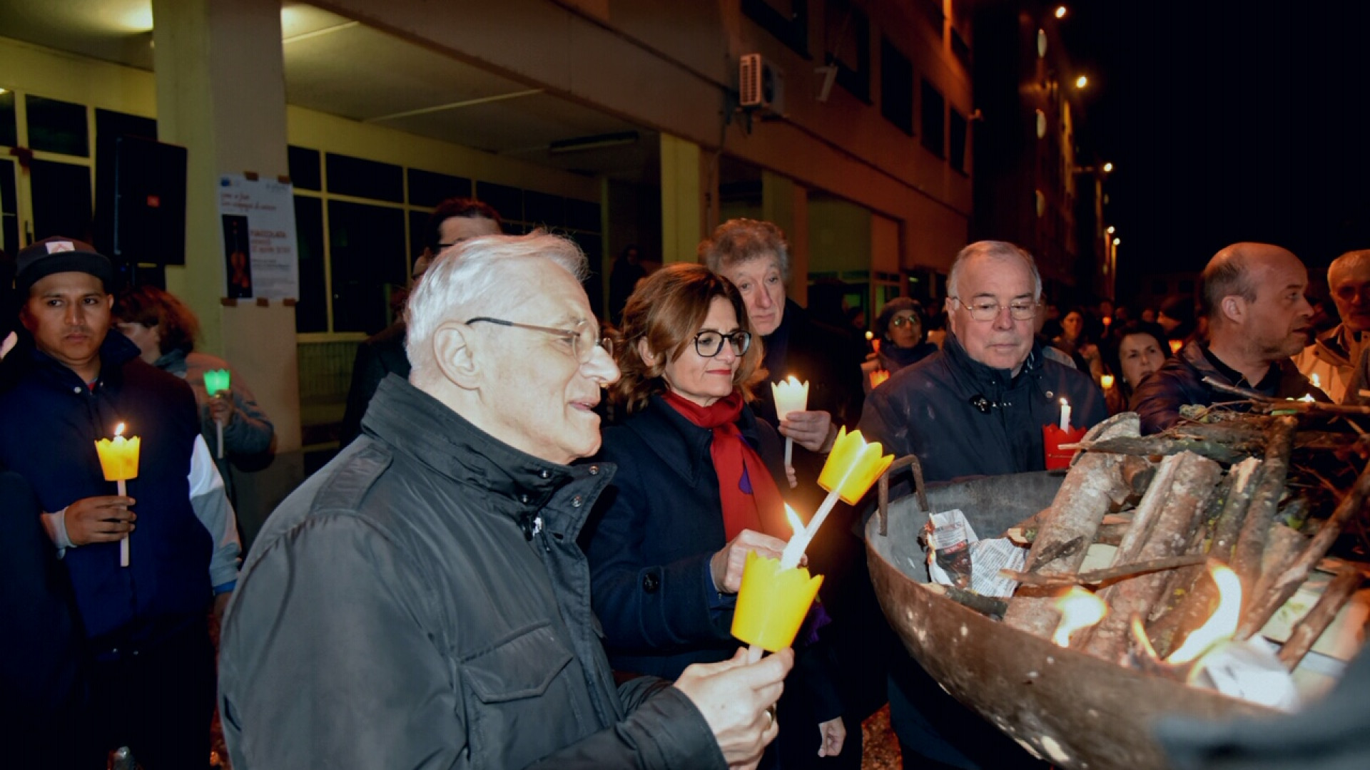 Fiaccolata alle Novate, il vescovo Ambrosio: “Stiamo vicino ai carcerati”
