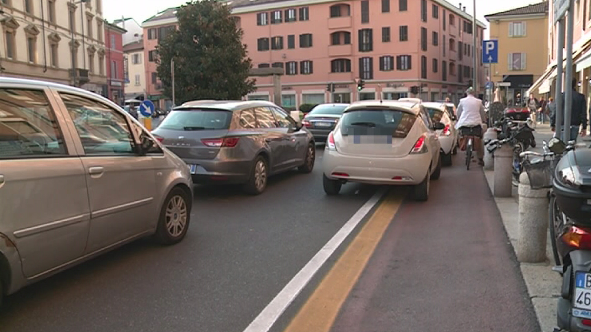 Inquinamento e siccità anche ad ottobre. E poi ciclabili invase dalle auto