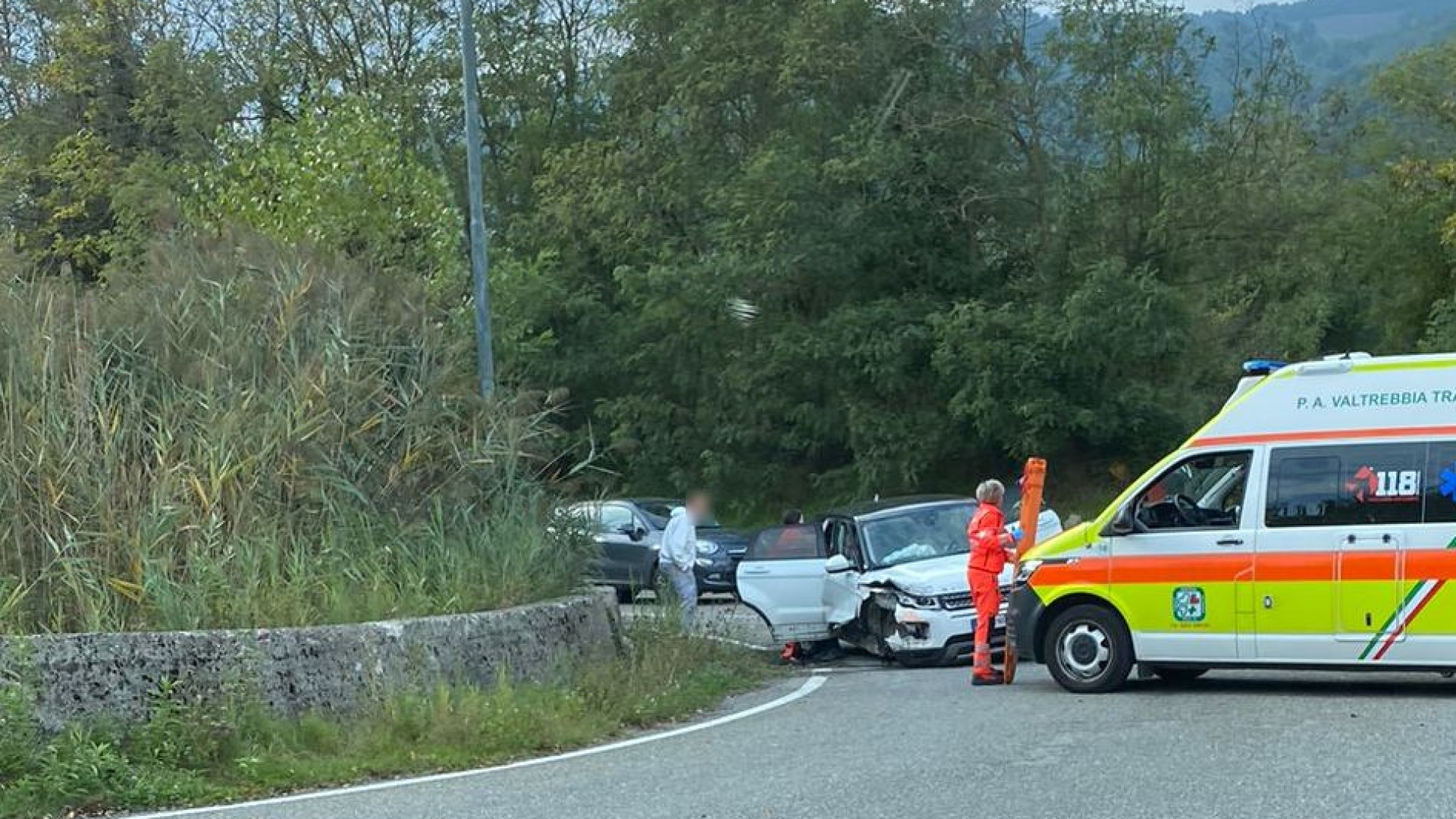 Statale 45, incidente tra due auto a Piancasale di Bobbio: una persona ferita