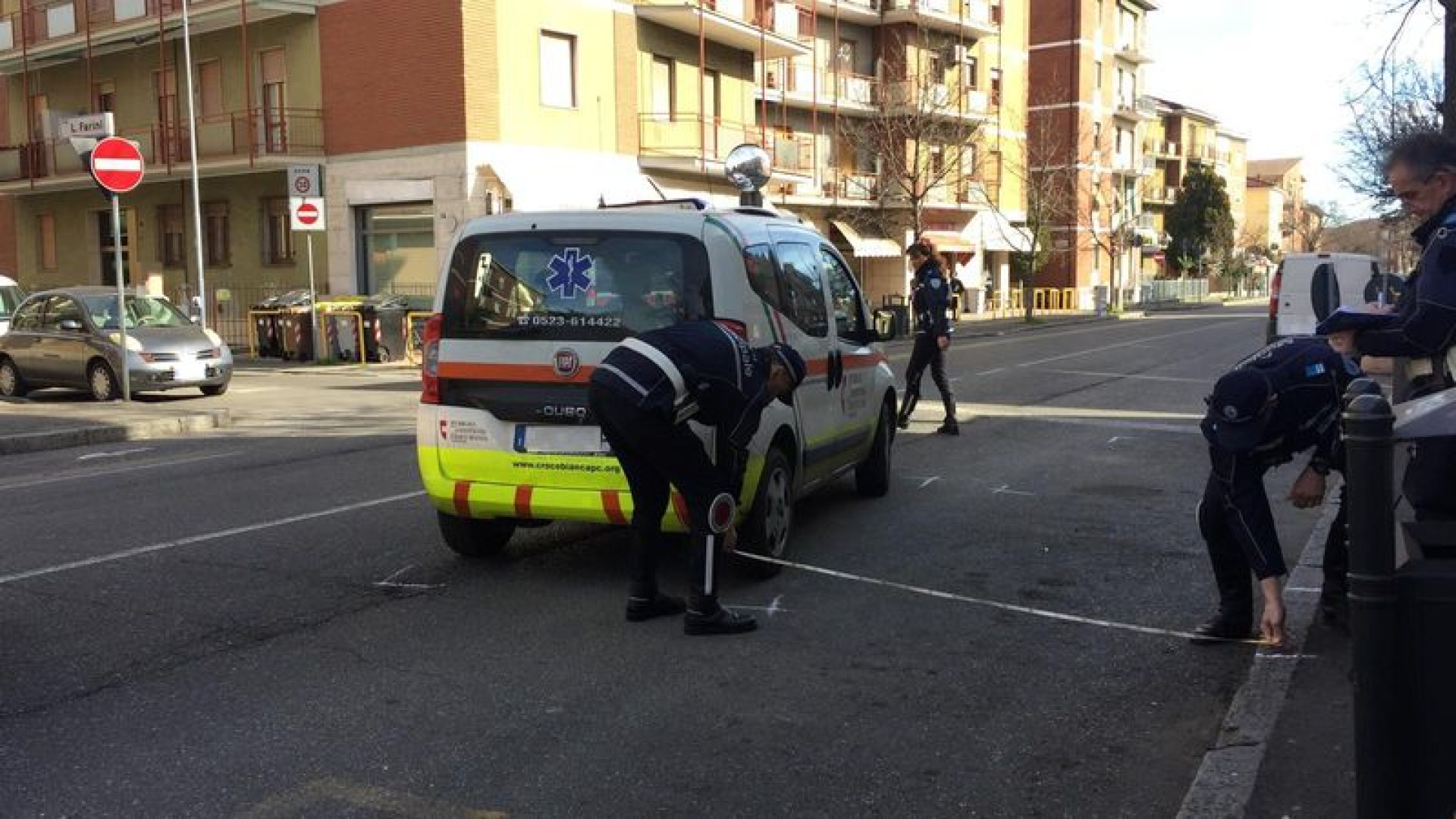 Anziana investita da un'auto della Pubblica: versa in condizioni gravi