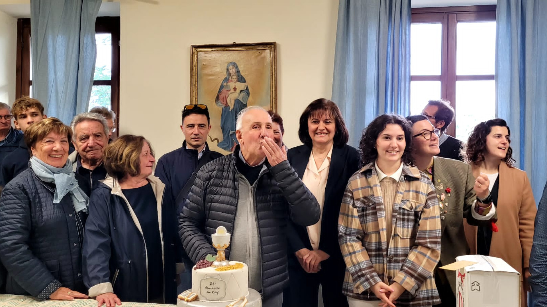 Montalbo festeggia i 25 anni di sacerdozio di don Luigi. "Siamo una grande famiglia"
